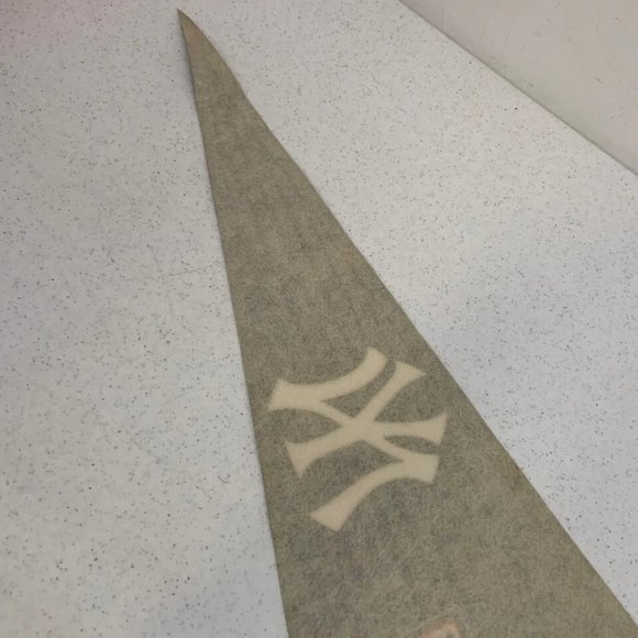 Set of 2 Vintage New York Yankees Collectible Wall Hanging Pennant Flags - Picture 11 of 16